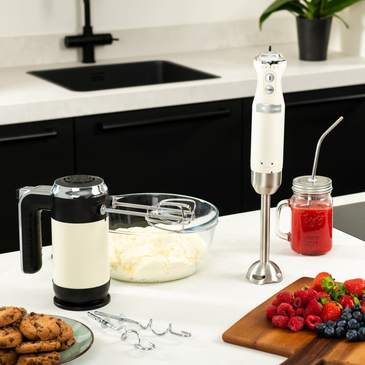 Westinghouse Handmixer WKHM250 Retro, 350 W, 6 Stufen, Spülmaschinenfeste Teile, LED-Display