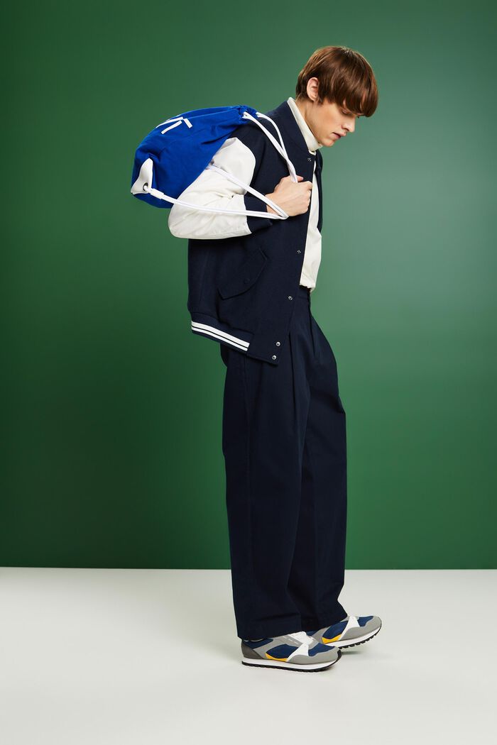Chinohose mit weitem Bein