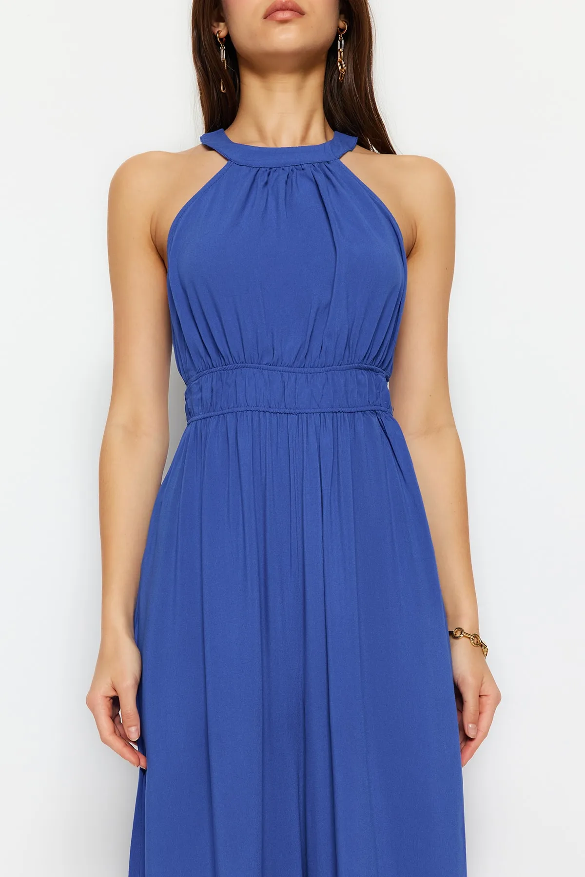 Trendyol Collection  Indigofarbener, gewebter Overall mit Rüschen und Details TWOSS23TU00121