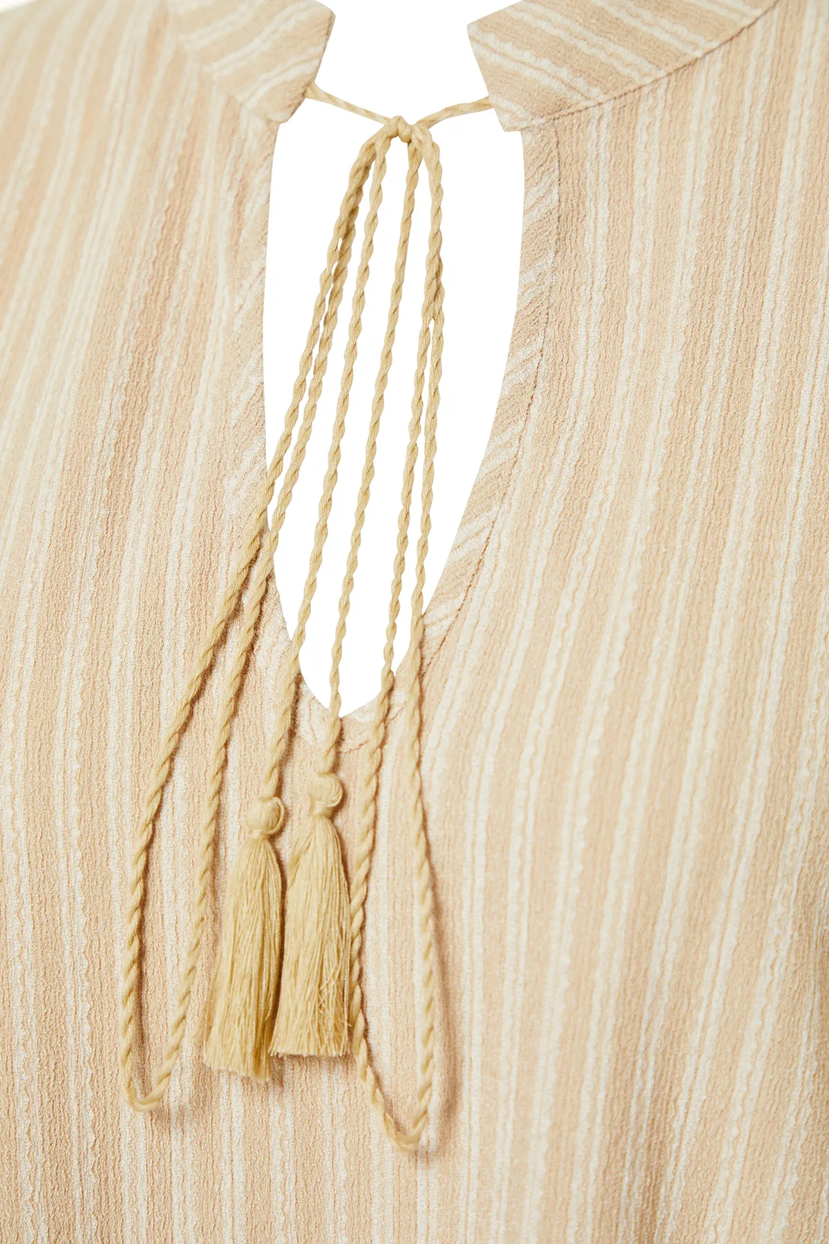 Trendyol Collection  Beiges, weit geschnittenes, gestricktes Mini-Strandkleid mit Bindeband TBESS23EL00080