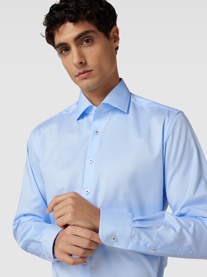 Travel Fit Business-Hemd mit Knopfleiste Modell 'Cutaway' in bleu