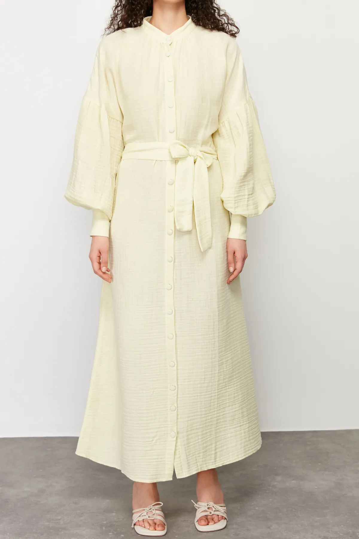 Trendyol Modest  Mintfarbenes, gefüttertes, schlicht gewebtes Kleid mit Ballonärmeln TCTSS24EB00164