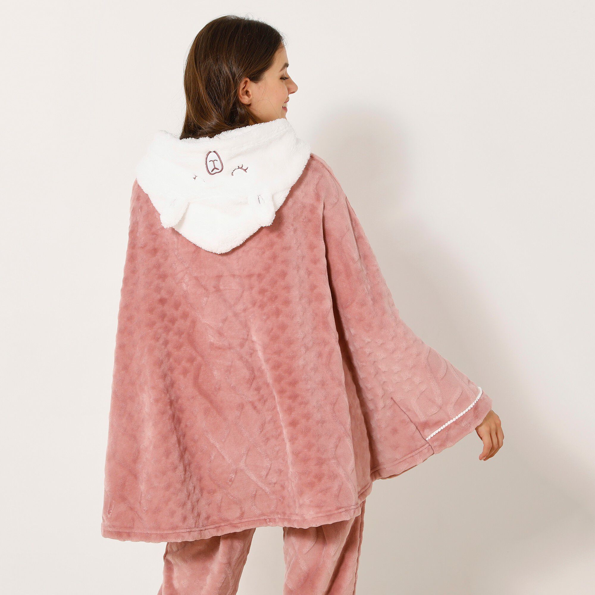 Poncho lama maille polaire texturée, toucher peluche