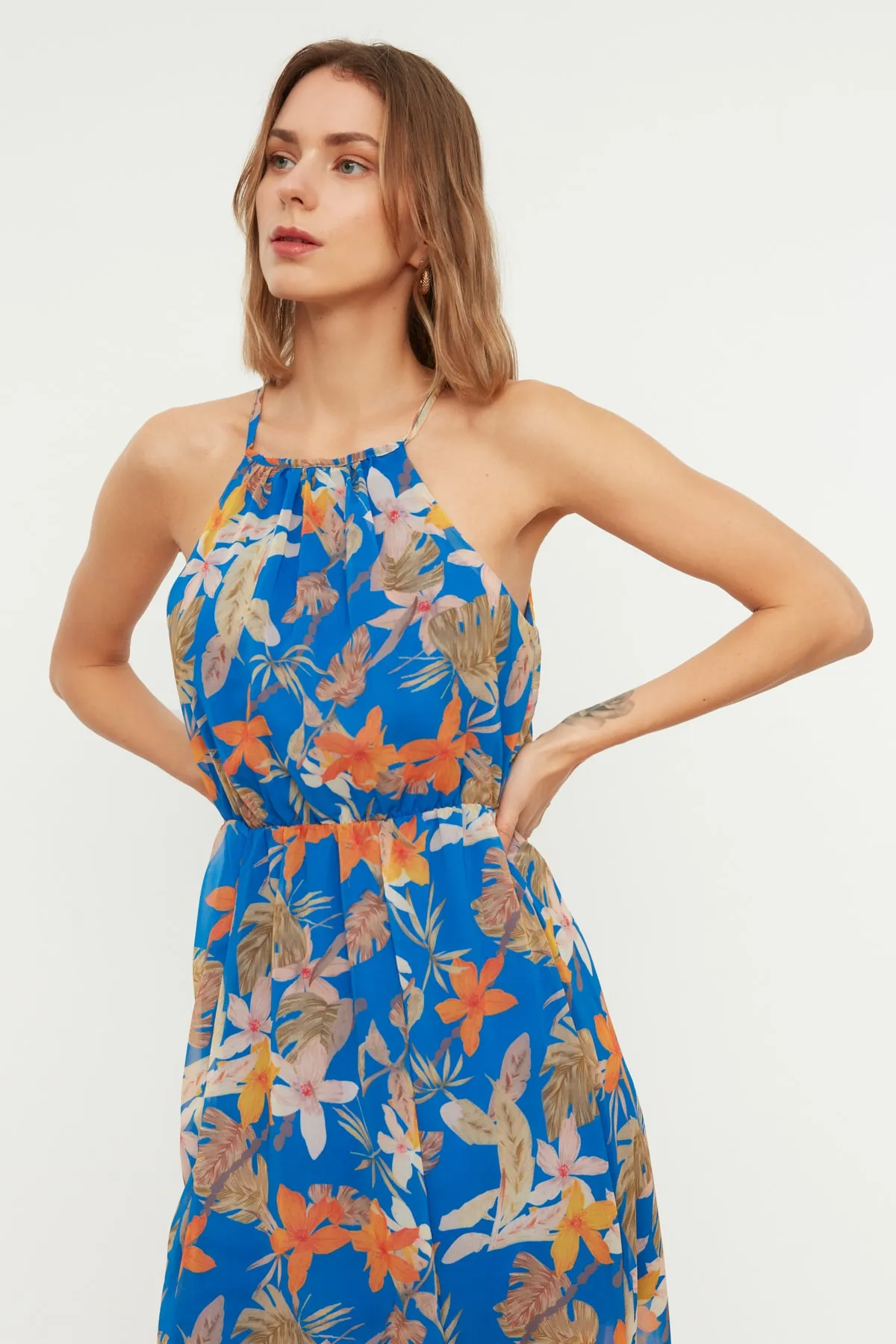Trendyol Collection  Marineblaues A-Linien-Maxikleid aus Chiffon mit Schlitz und Futter TWOSS20EL1297