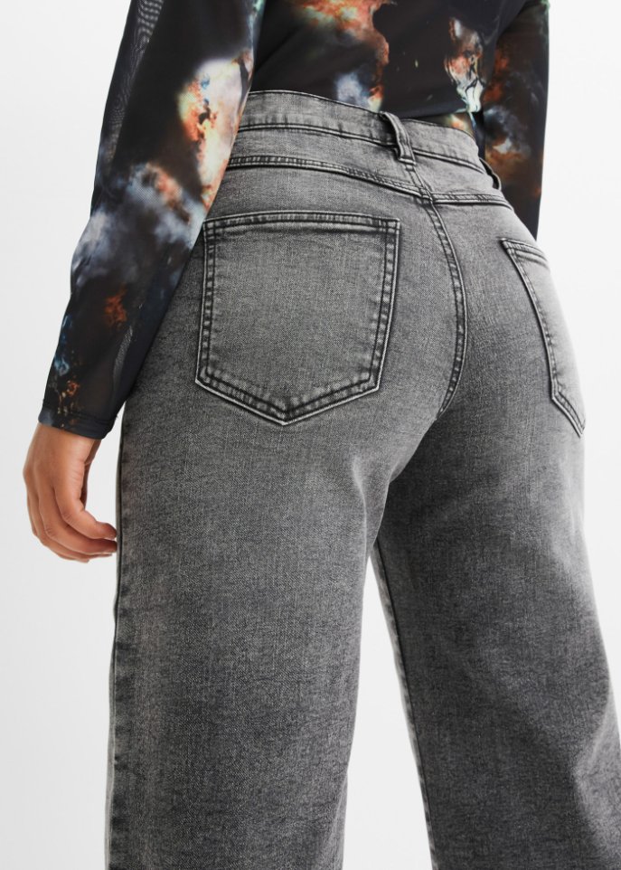 Marlene Jeans mit Nietenbesatz
