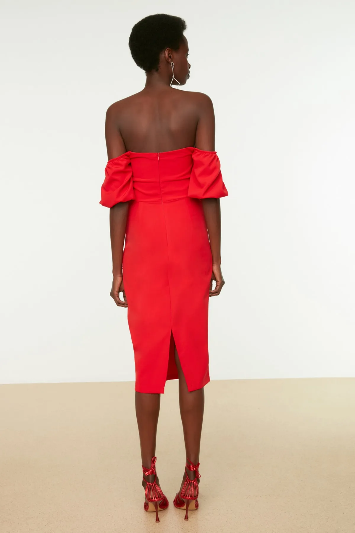 Trendyol Collection  Rotes, elegantes Abendkleid mit Puffärmeln TPRSS20EL1436