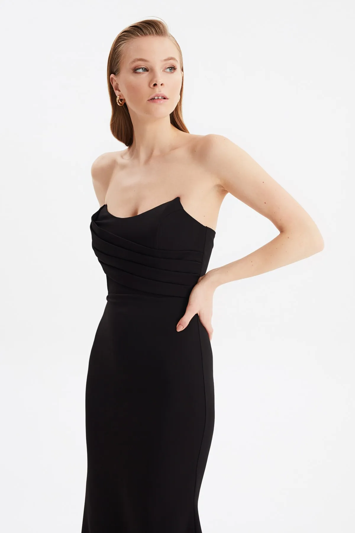 Trendyol Collection  Schwarzes langes Abendkleid mit Kragendetail TPRSS21AE0121