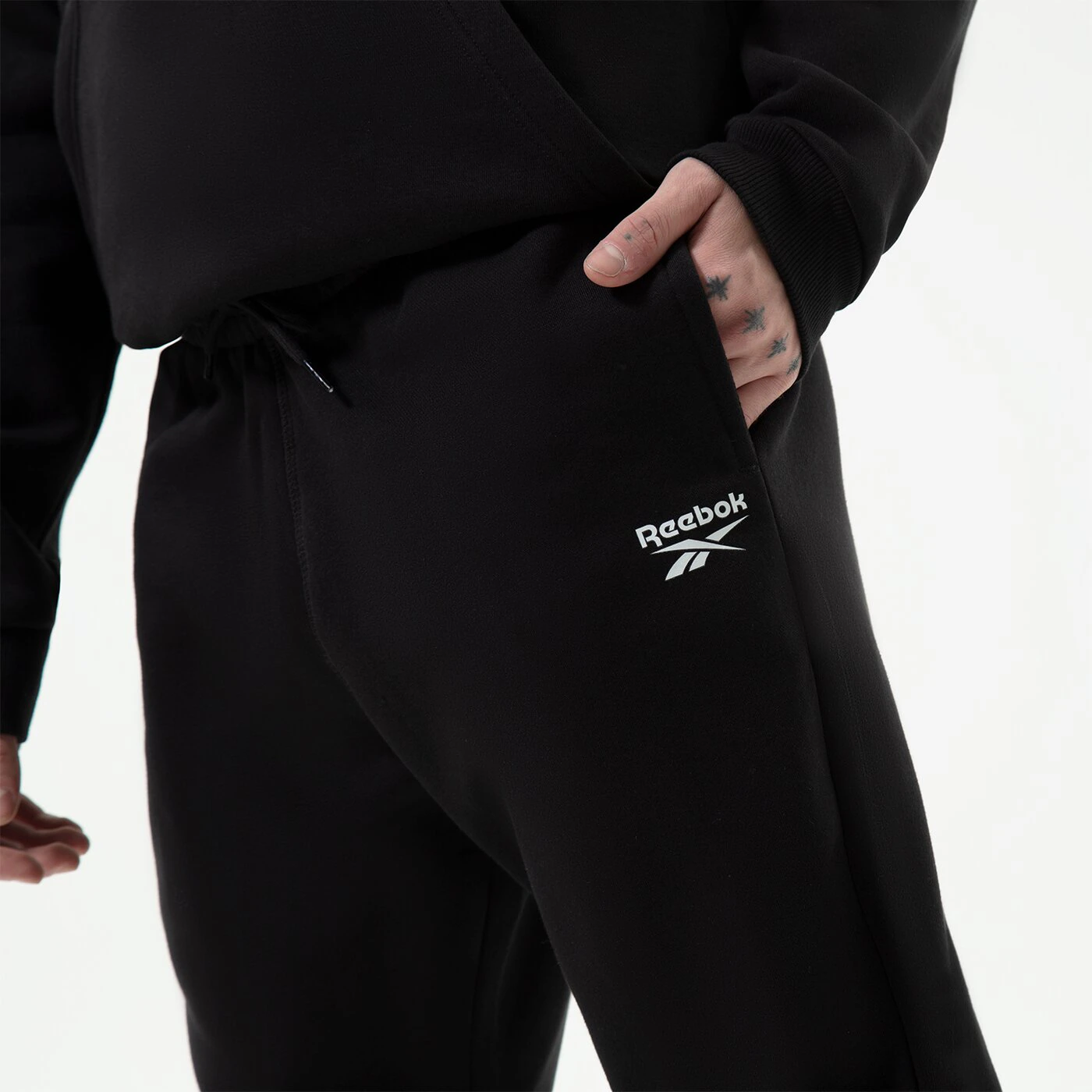 REEBOK HOSE RI LEFT LEG JOGGER Schwarz