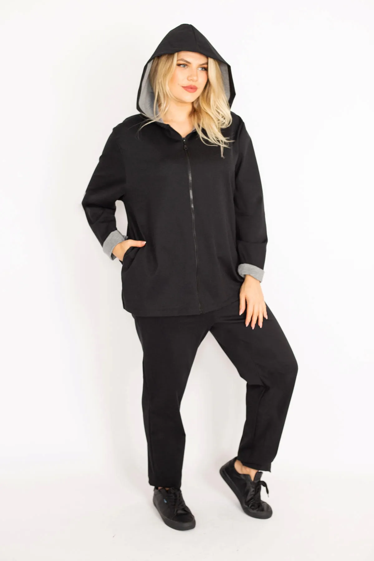 Şans  Damen-Sweatshirt-Hose-Set in Schwarz mit Kapuze und Reißverschluss vorne in großer Größe 65n34905