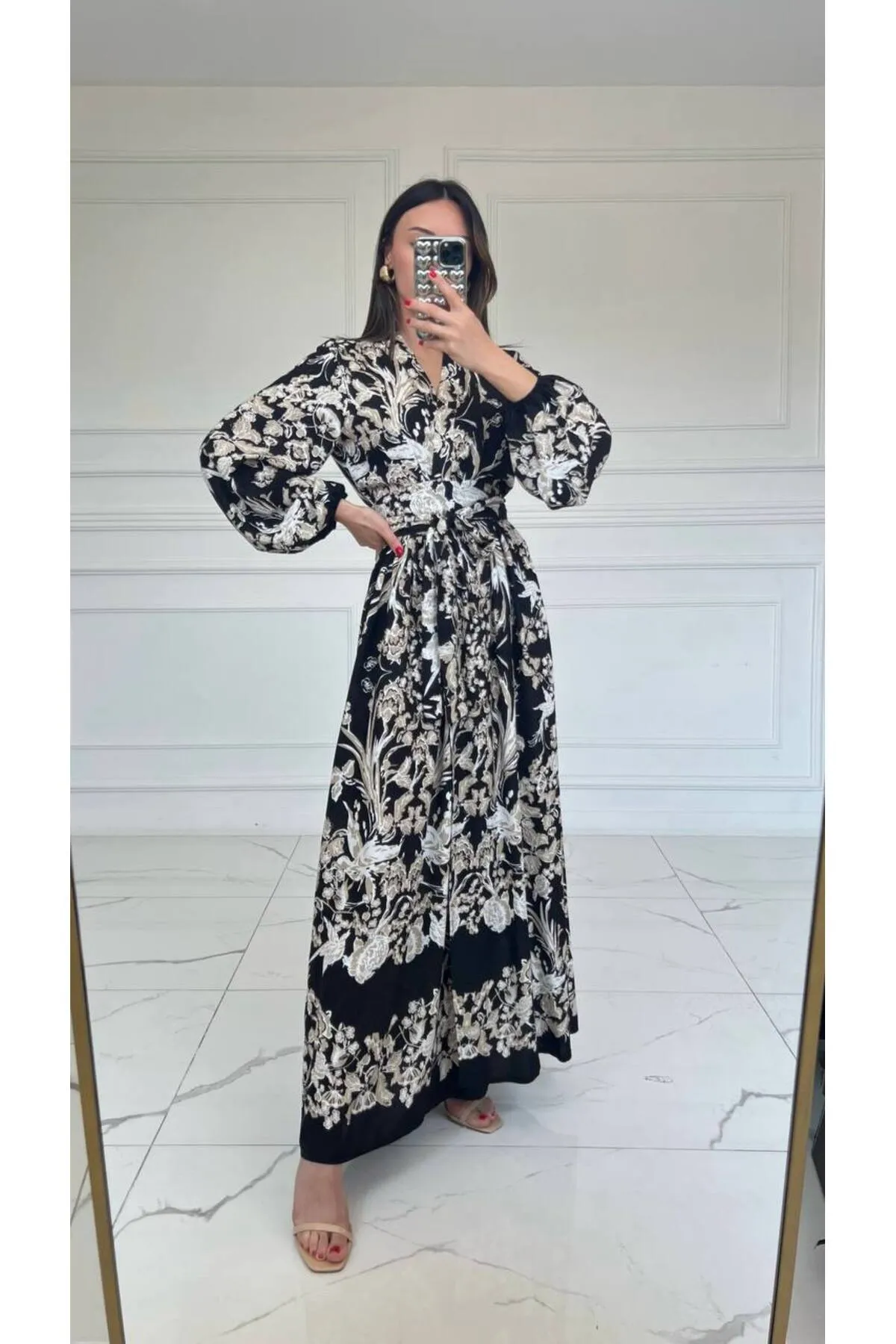 Laluvia  Schwarzes, zweireihiges, gemustertes Kleid mit Kragen
