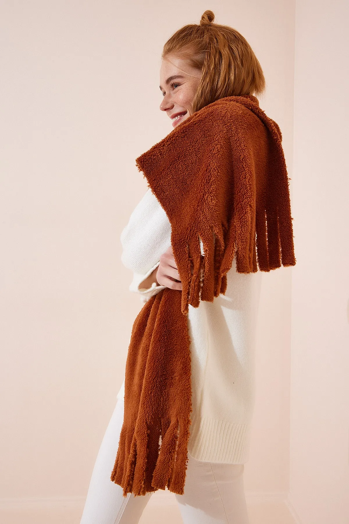 Happiness İstanbul  Hellbrauner Winter-Fleeceschal mit Quasten für Damen, PD00073