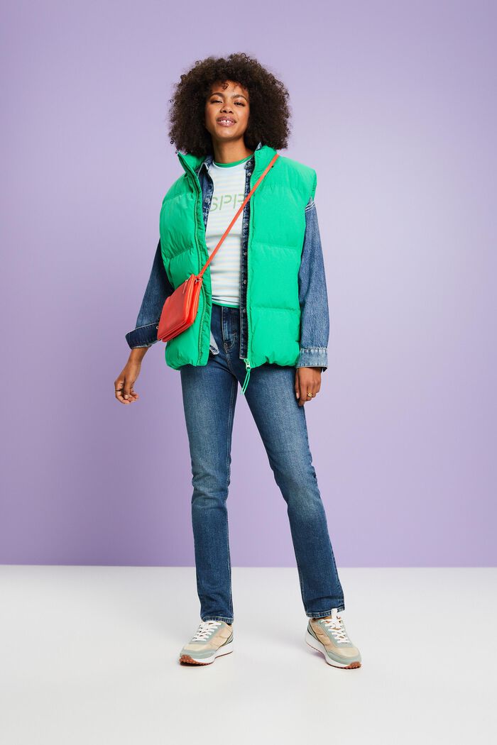 Schmal geschnittene Retro-Jeans mit hohem Bund