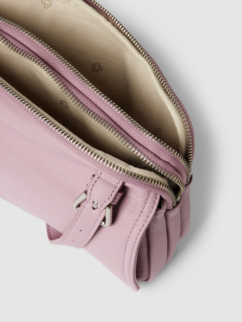 Crossbody Bag aus Leder in flieder