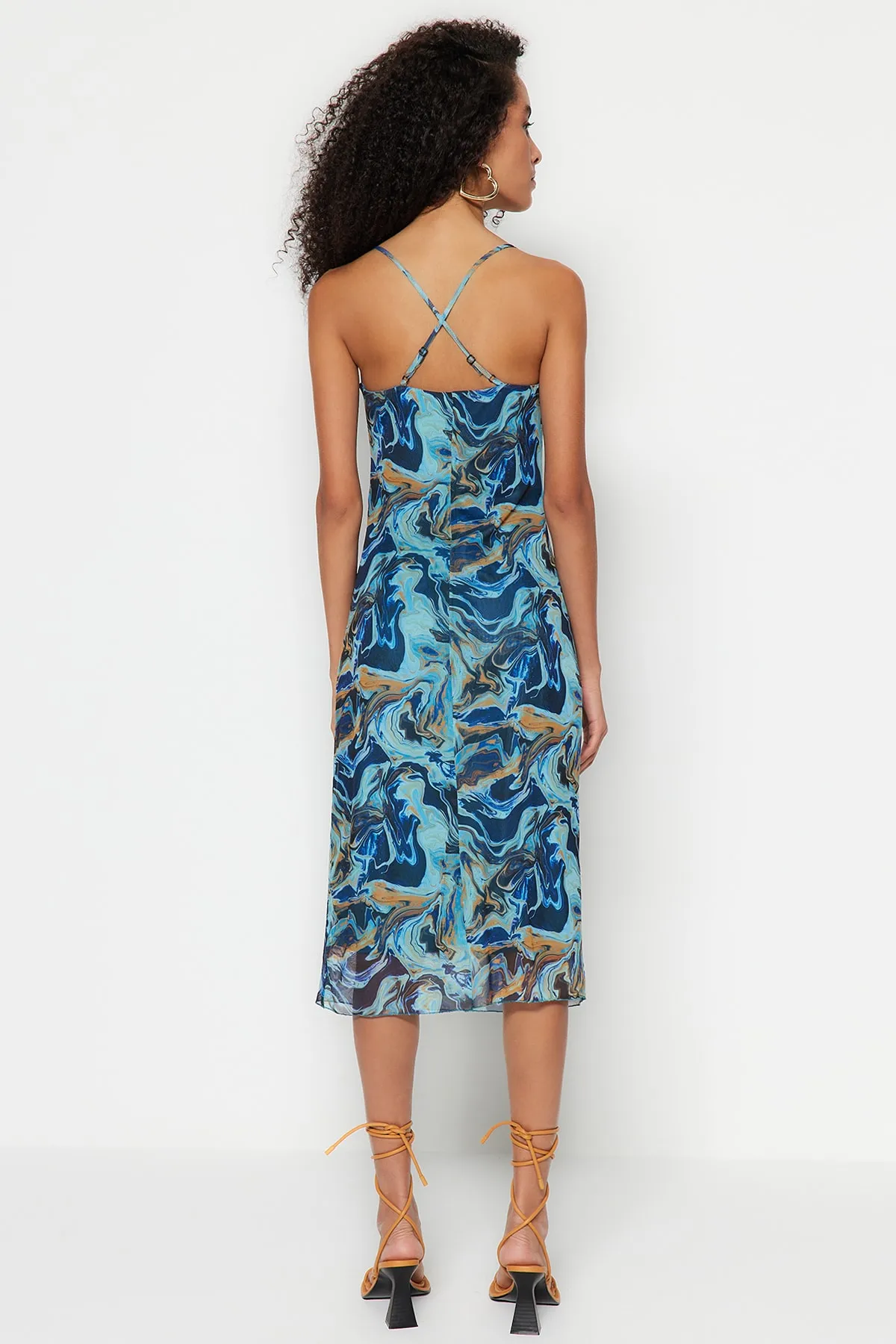 Trendyol Collection  Blau gemustertes Strickkleid aus gerafftem Tüll TWOSS23EL00646