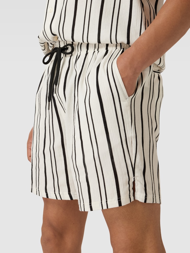 Shorts mit Streifenmuster Modell 'Howard' in offwhite