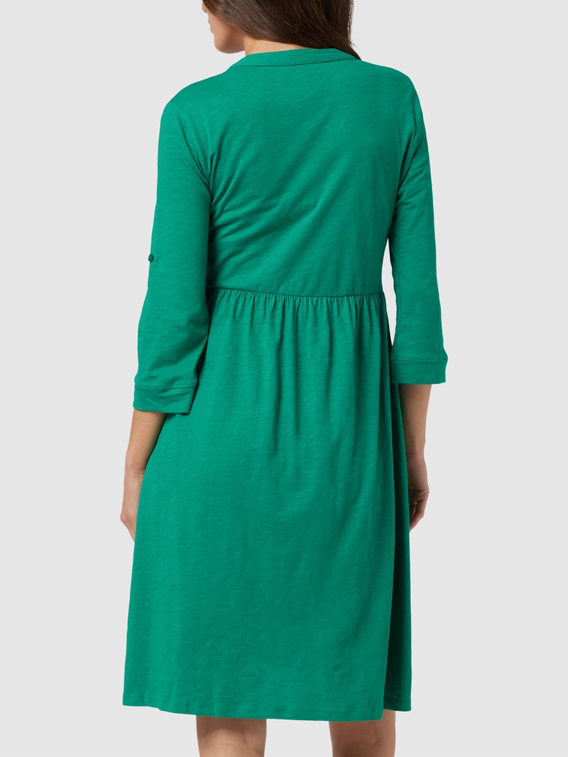 Knielanges Umstands-Kleid mit V-Ausschnitt in grün