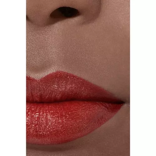 ROUGE ALLURE L'EXTRAIT High-intensity red. an extract of light and care