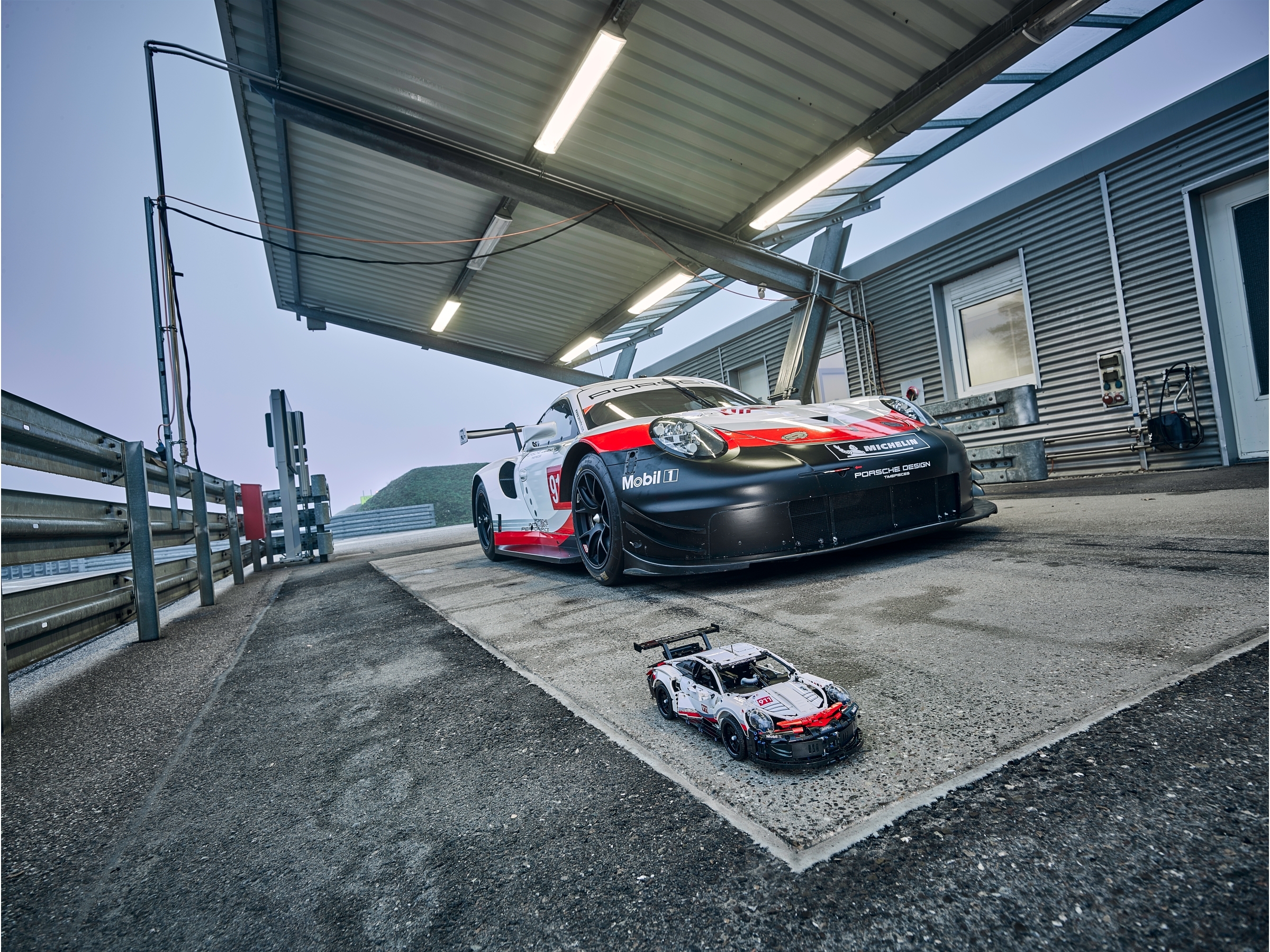 Porsche 911 RSR 42096