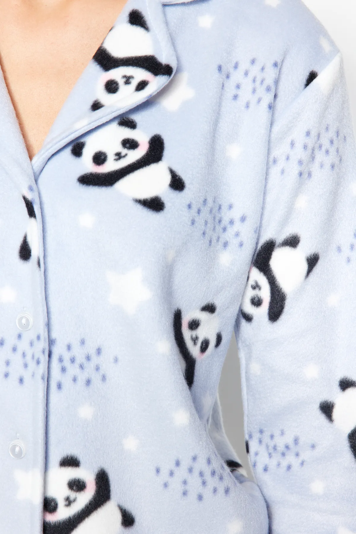 Trendyol Collection  Blaues Pyjama-Set aus Fleece-Strick mit Panda-Muster THMAW22PT0359