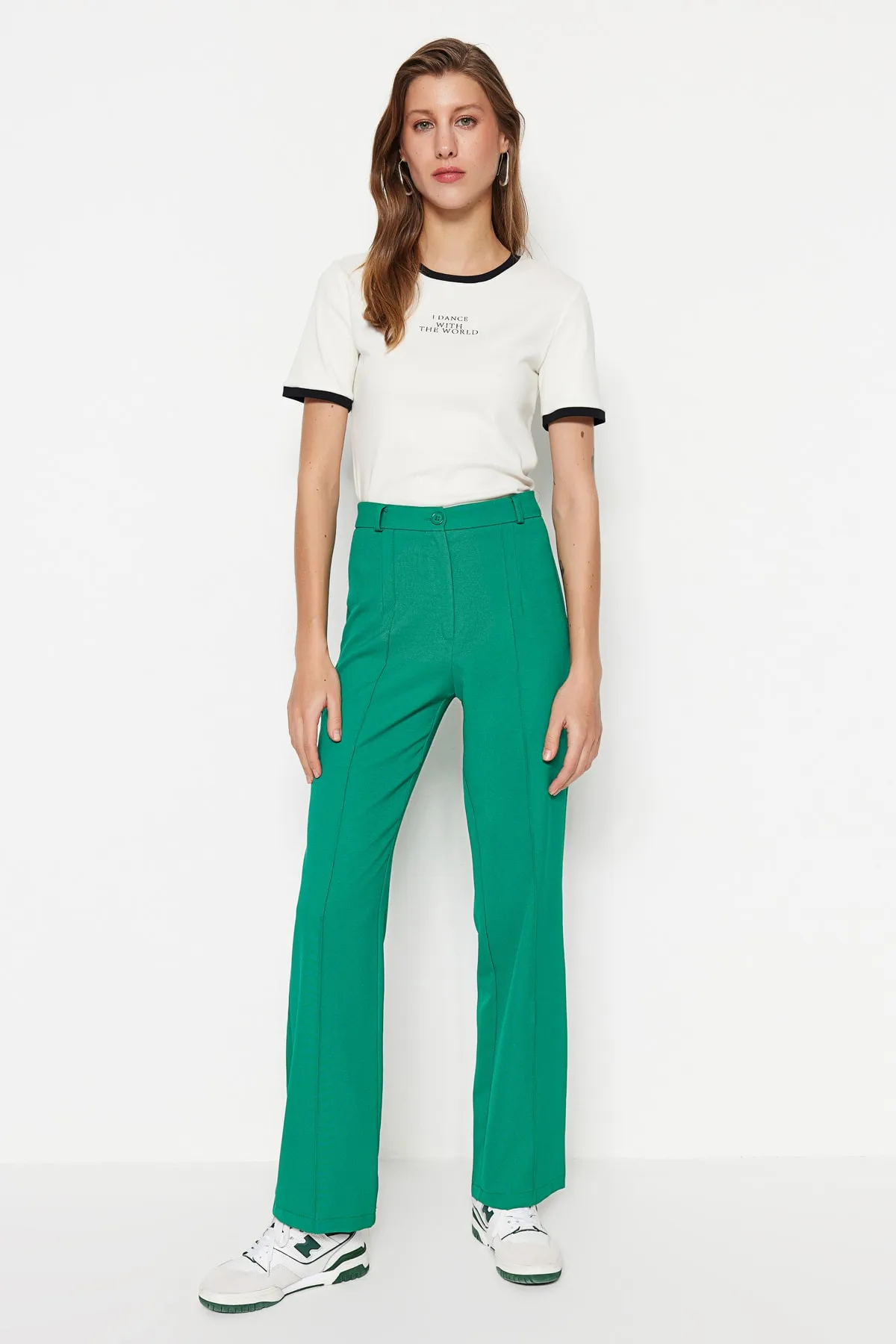 Trendyol Collection  Smaragdgrüne, gerade geschnittene, gerippte, genähte Webhose mit hoher Taille TWOSS21PL0093