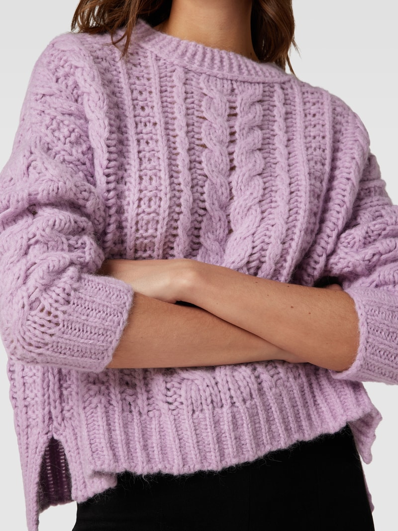 Strickpullover mit Zopfmuster in flieder