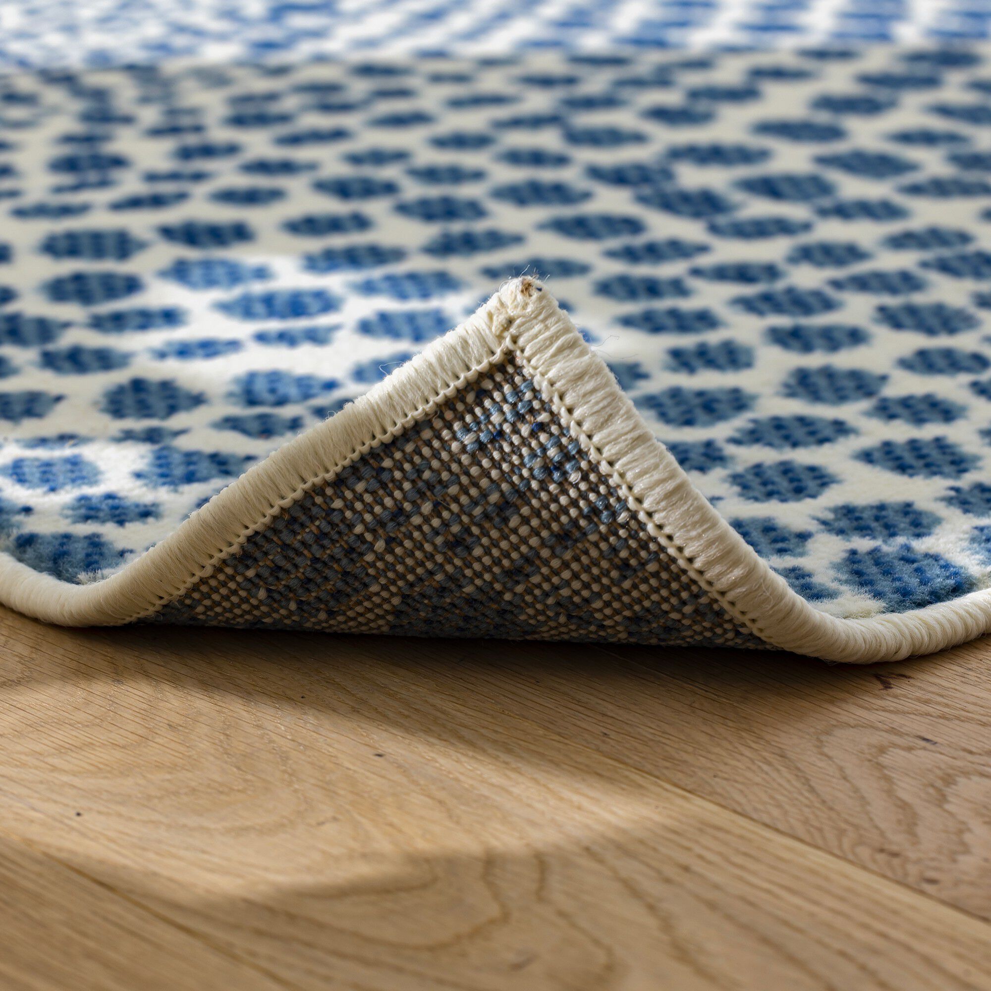 Tapis motifs pointillés