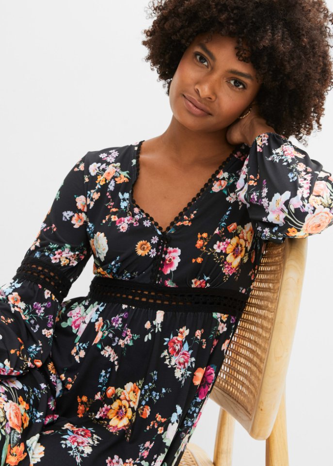 Kleid mit Häkeleinsatz