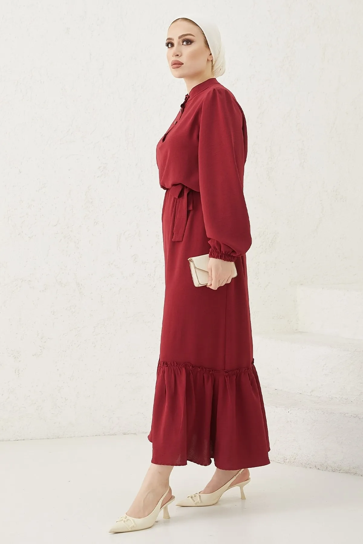 InStyle  Meyra Ayrobin Hijab-Kleid mit Knöpfen – Weinrot