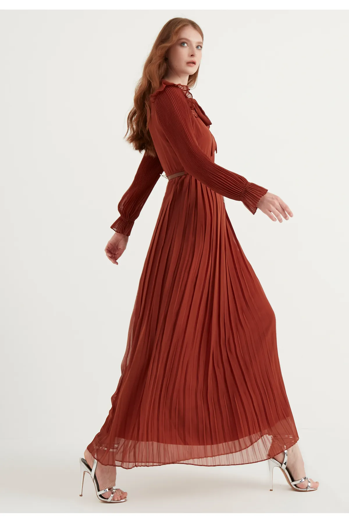 Herita  Plissiertes Maxikleid zum Binden vorne und Gürtel