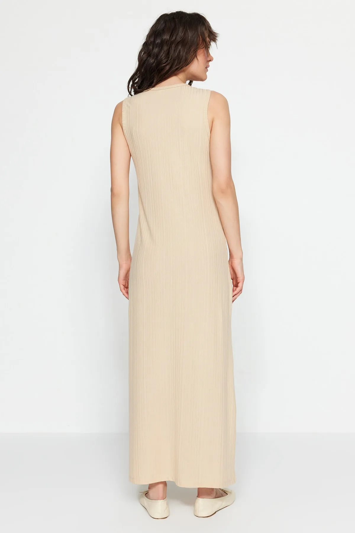 Trendyol Modest  Beiges ärmelloses Strickkleid mit Kordelzug TCTSS23EB00001