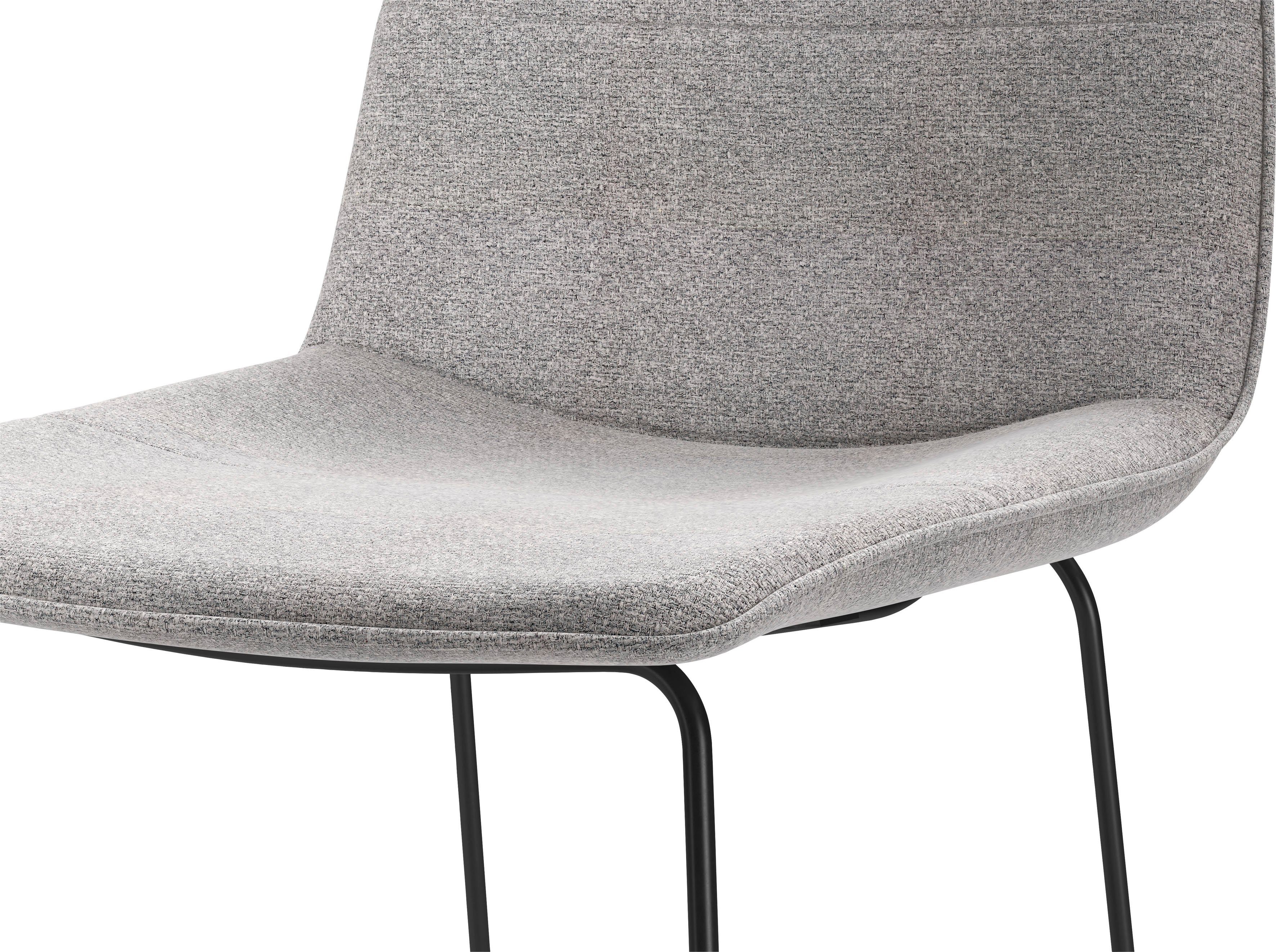 freistil ROLF BENZ Schalenstuhl 117 (2 St), mit schmalem Metallgestell in Schwarz, ohne Armlehne