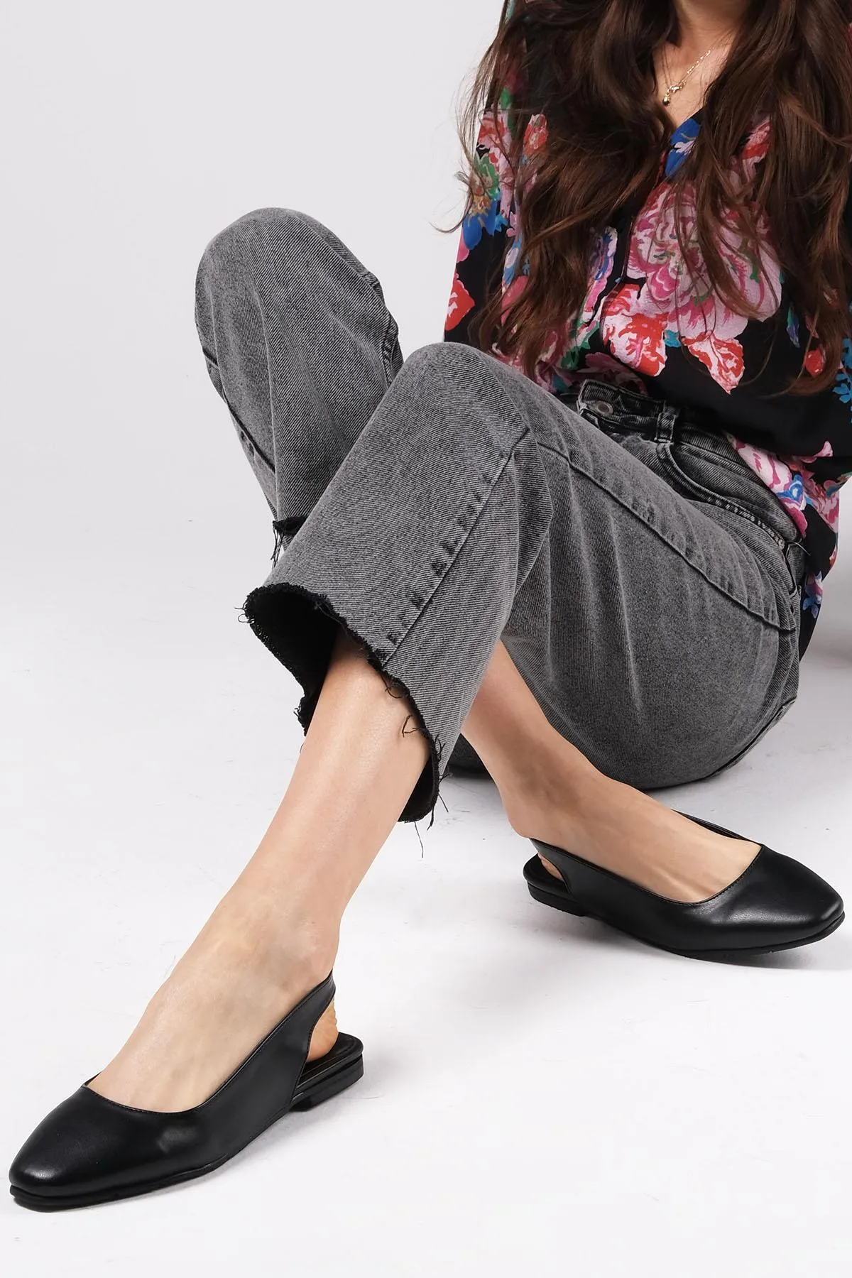 Mio Gusto  Flache Ballerina-Schuhe für Damen von Ally in Schwarz mit offenem Rücken