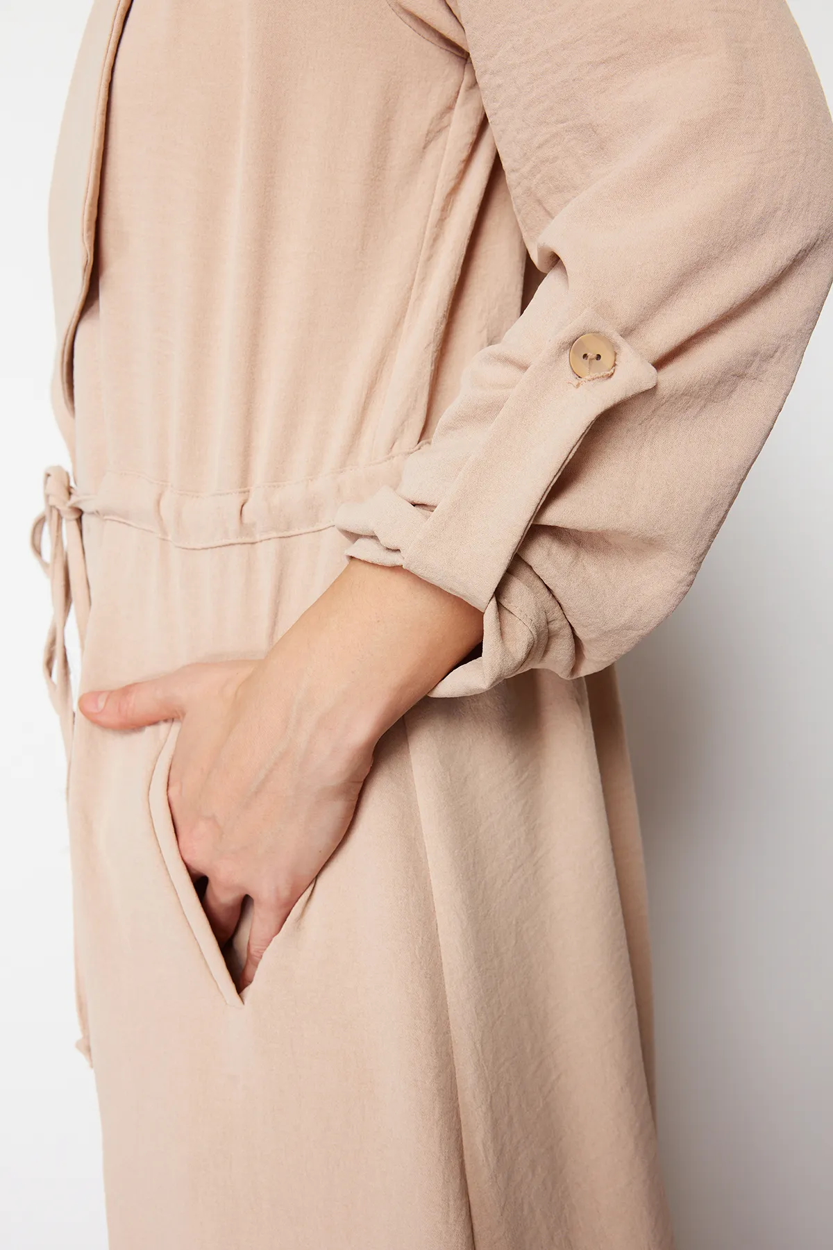Trendyol Modest  Gewebte, mit Steinen verzierte, detaillierte Verschleißkappe und Ferace TCTSS21CE0400