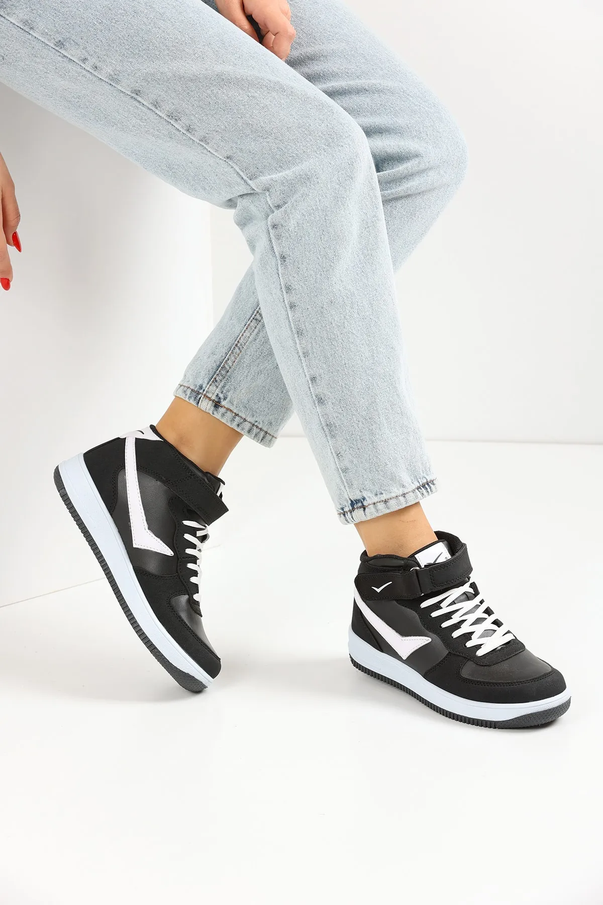 en7  Schwarz-weiße Unisex-Sportschuhe 2185