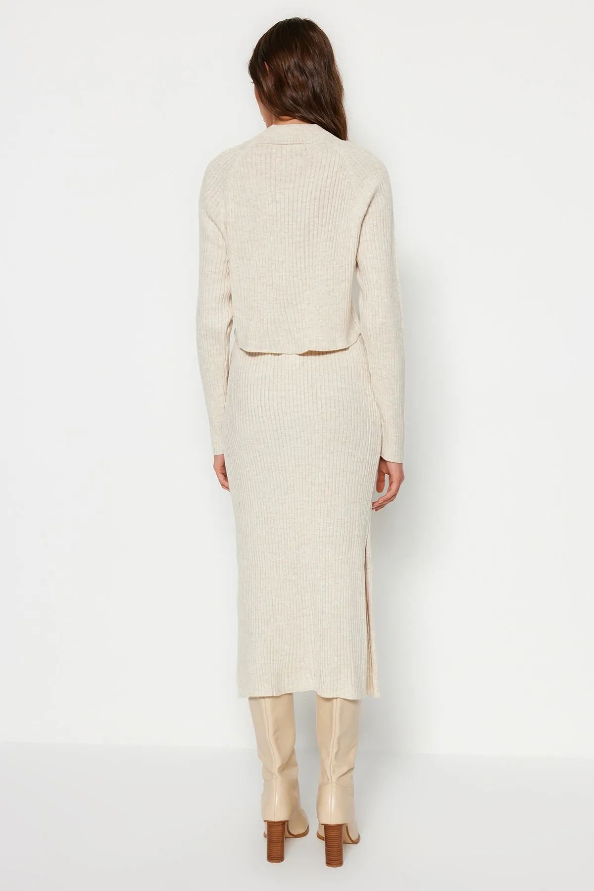 Trendyol Collection  Beiges Crop Basic Strickoberteil und -unterteil im Set TWOAW23AU00170