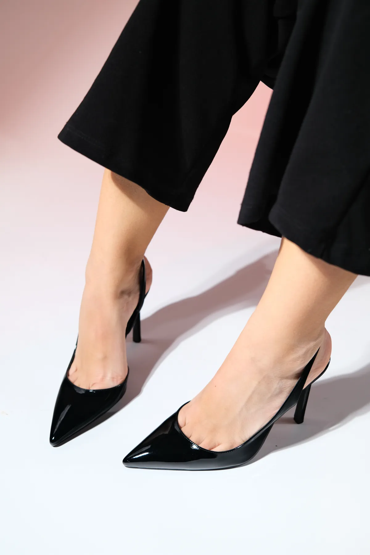 LuviShoes  Twine Damen-Schuhe mit Absatz aus schwarzem Lackleder