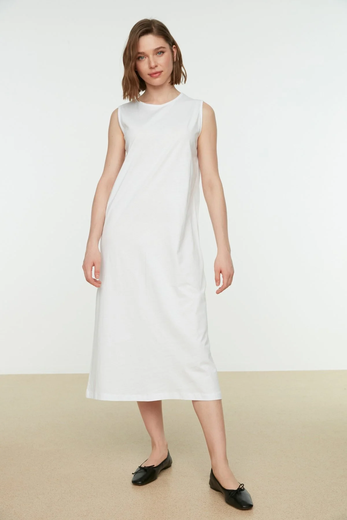 Trendyol Modest  Weißes ärmelloses Kleid mit Futter und Unterwäsche TCTSS21UK0034