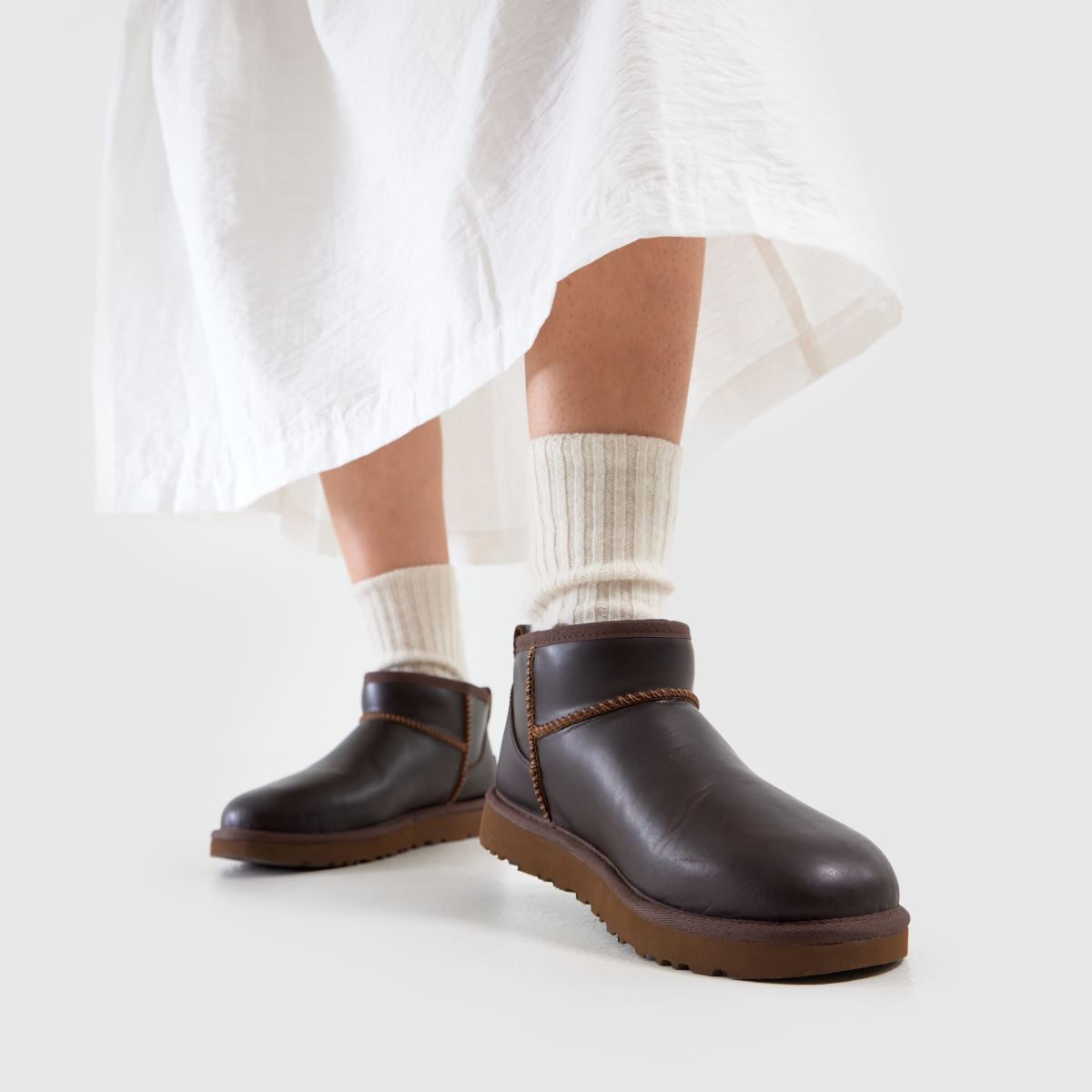 UGG – Classic Ultra Mini – Läderstövlar i bränt cederträ