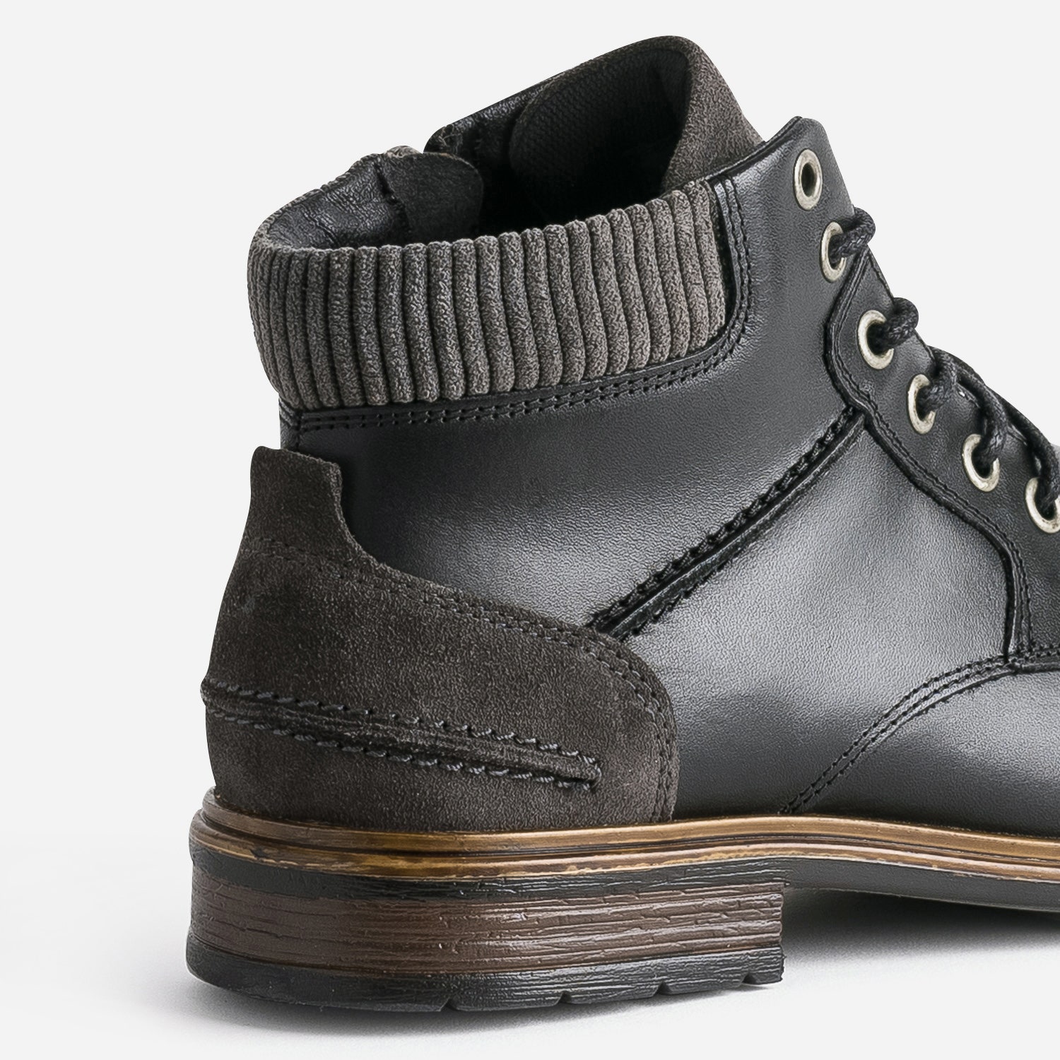 Bottine à lacet noire en cuir