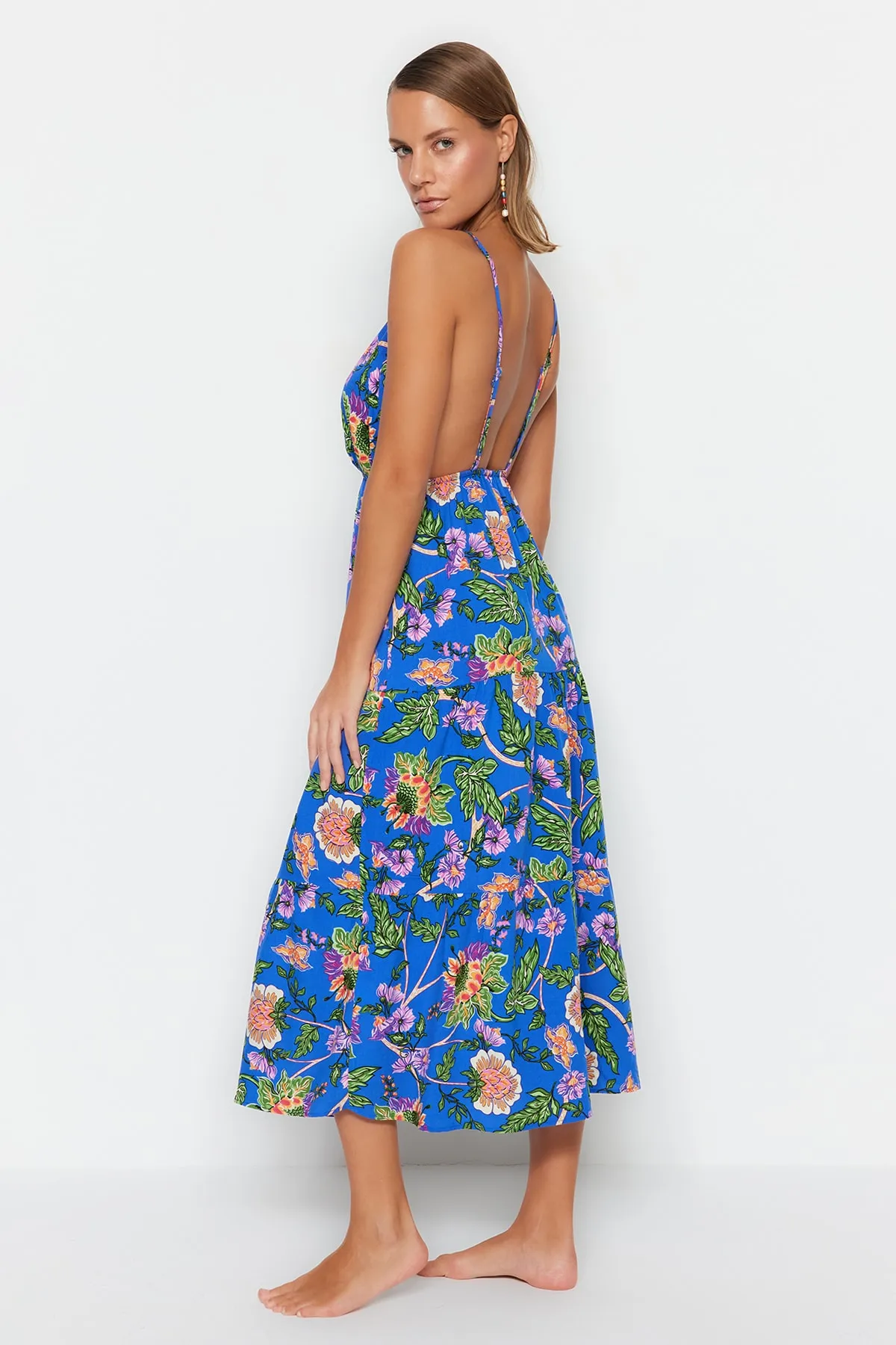 Trendyol Collection  Gewebtes Maxi-Strandkleid zum Binden mit Blumenmuster TBESS23EL00146