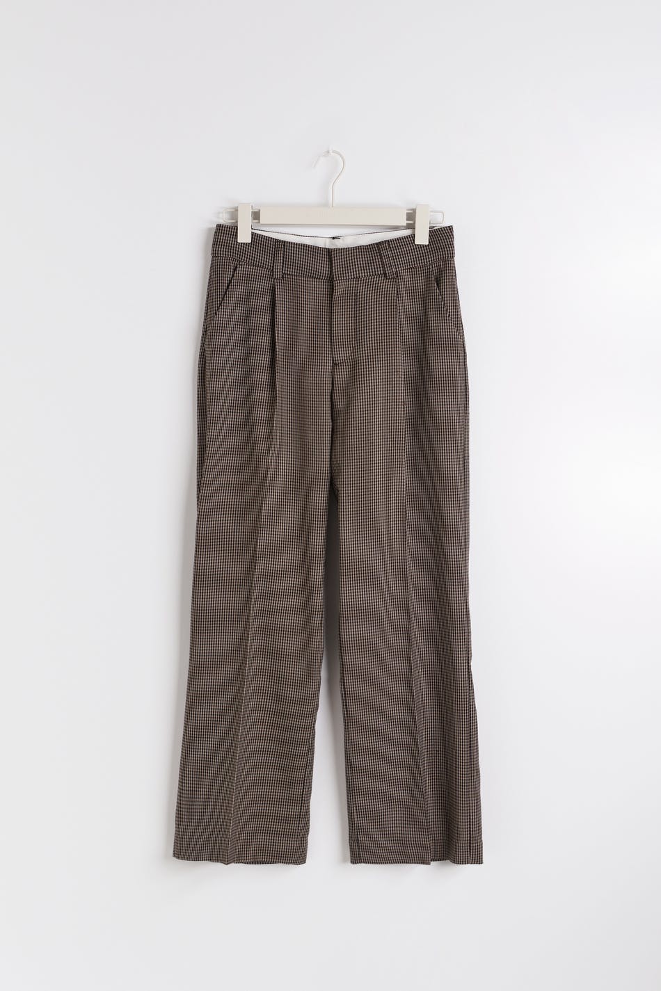 Low waist trousers