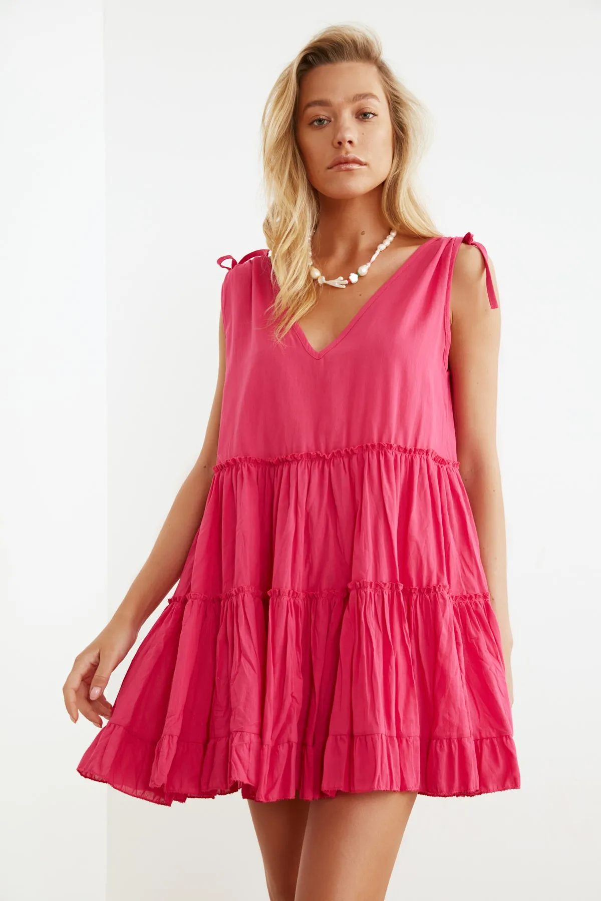 Trendyol Collection  Fuchsia Wide Fit Mini-Strandkleid mit gewebten Rüschen aus 100 % Baumwolle TBESS21EL1247
