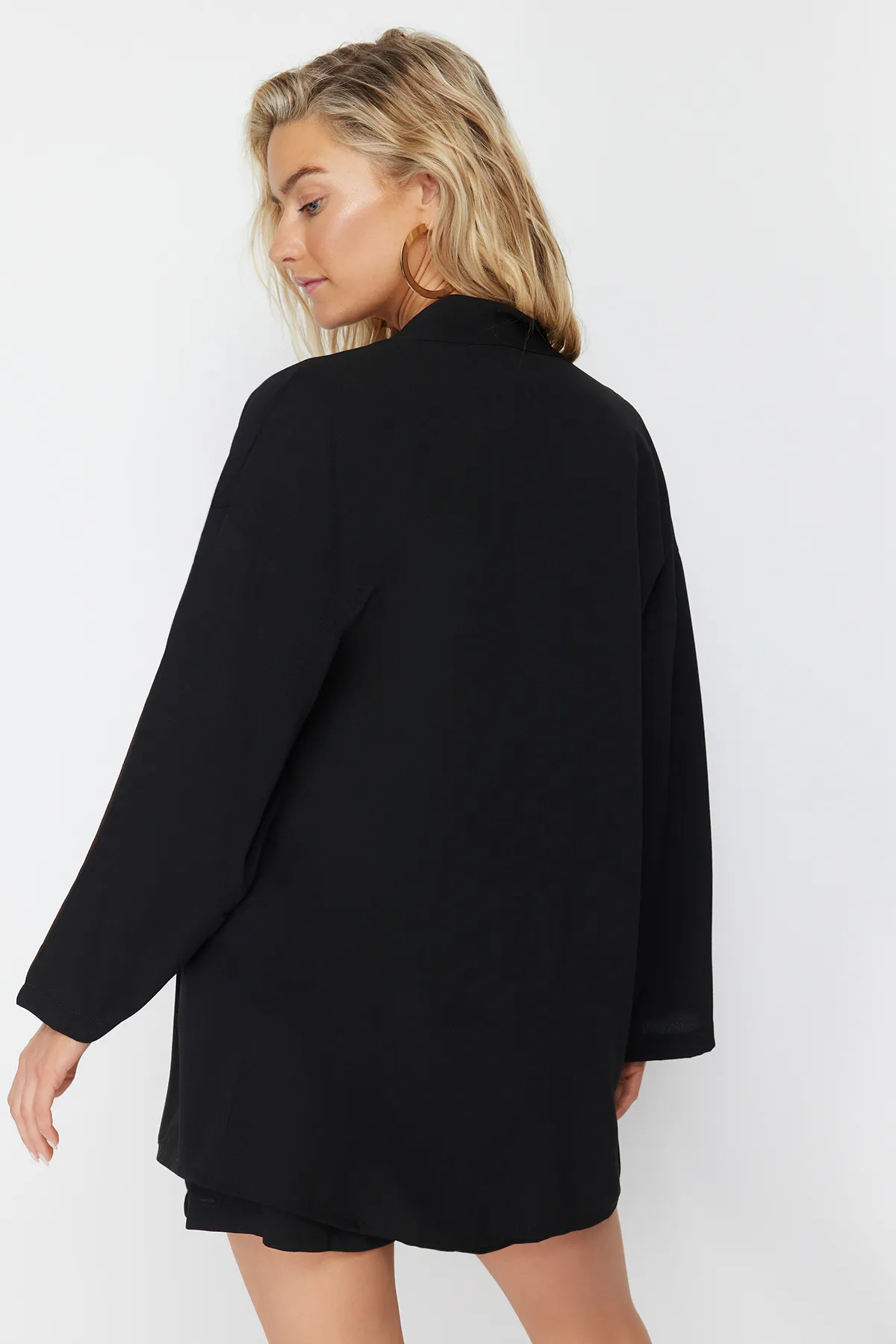 Trendyol Collection  Schwarzes gewebtes Kimono-Shorts-Set TBESS23AU00089