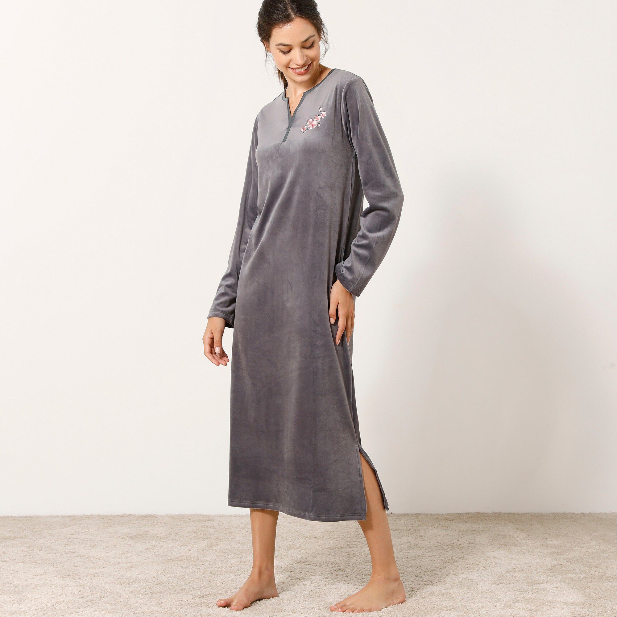Chemise de nuit velours brodé