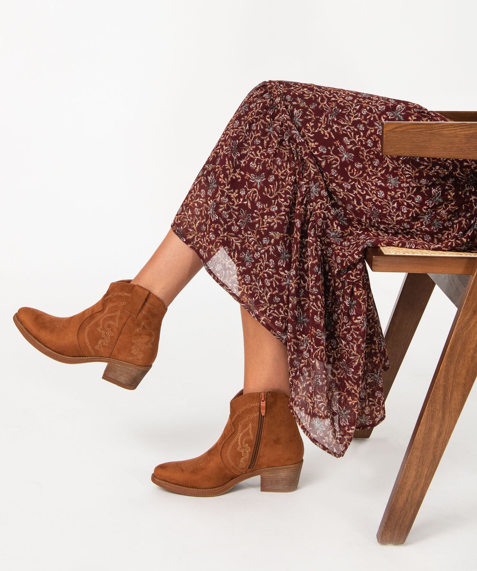 Boots santiags à talon en suédine brodée femme camel | GEMO