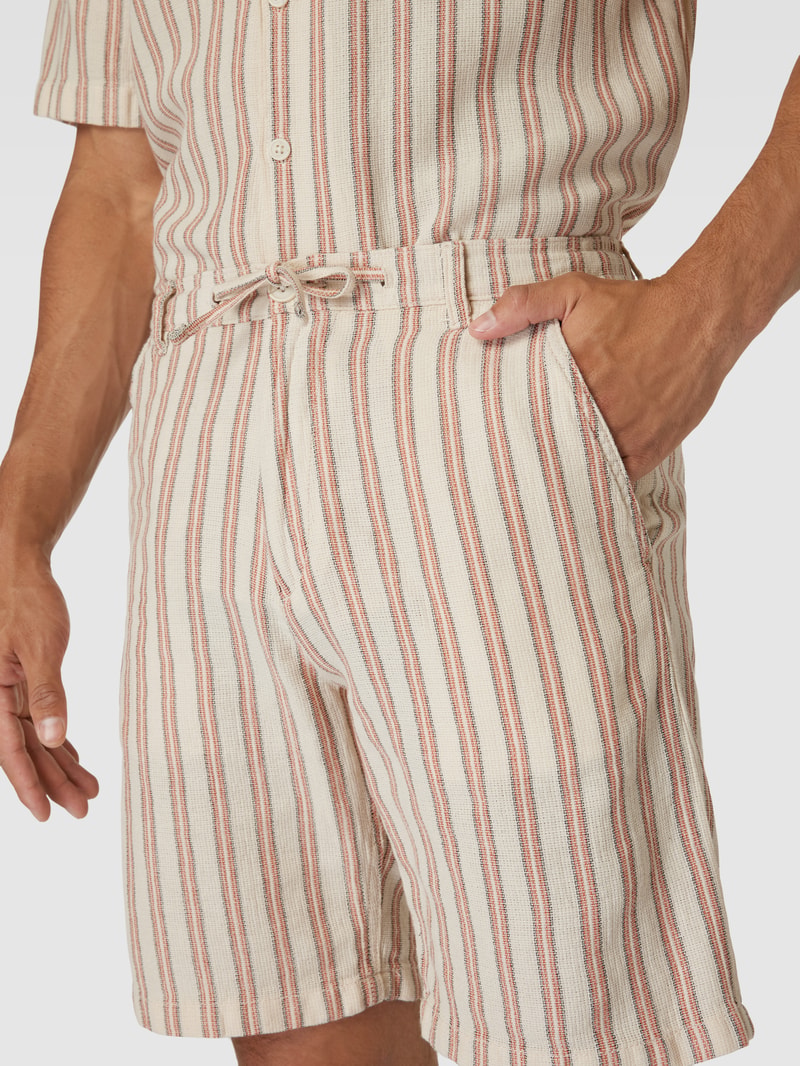 Comfort Fit Bermudas mit Streifenmuster Modell 'BRODY' in offwhite