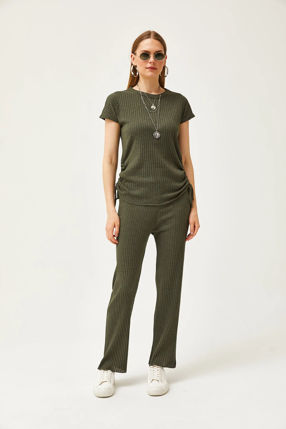 Olalook  Damen Nefti Grünes Set mit seitlich geraffter Bluse und Palazzo-Hose TKM-19000196
