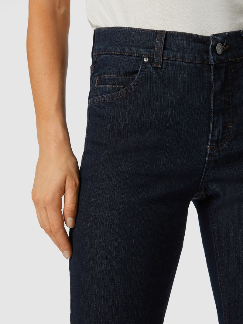 Jeans mit Stretch-Anteil in marineblau