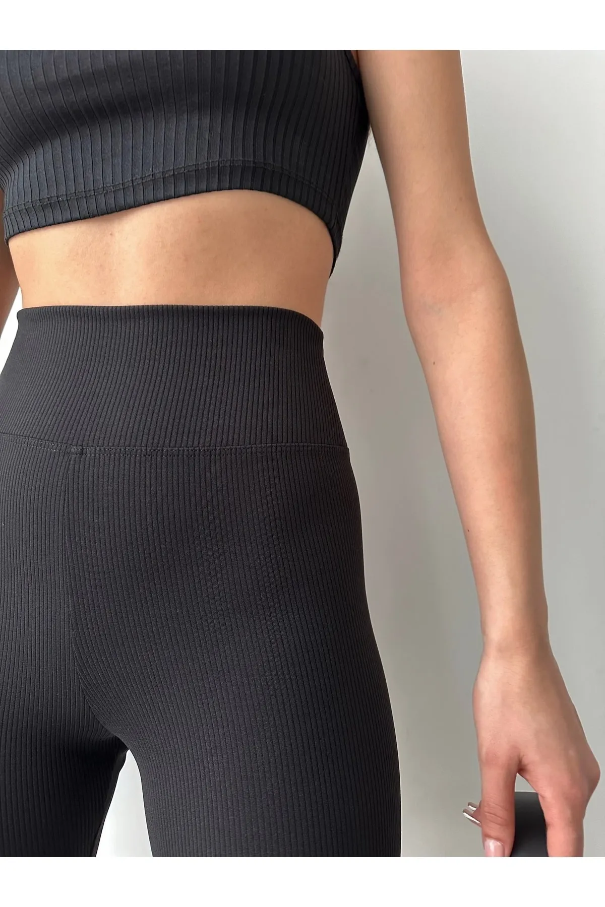 BEJNA  Schwarze, gerippte, kurze Sport-Leggings mit hoher Taille für Damen