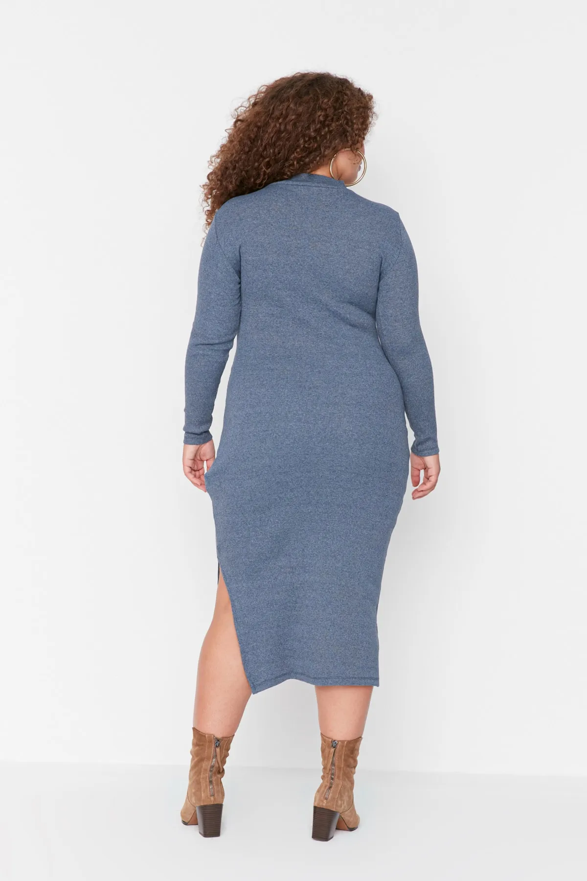 Trendyol Curve  Indigofarbenes Midi-Strickkleid mit Schlitz TBBAW23AH00017